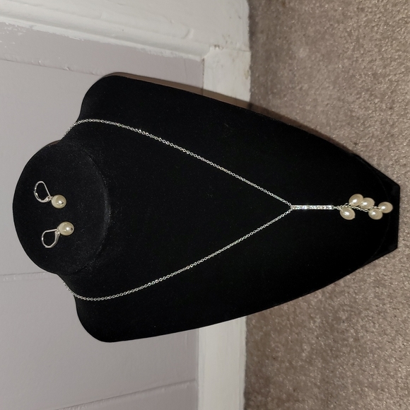 Avon Necklace and Earrings - Picture 1 of 5